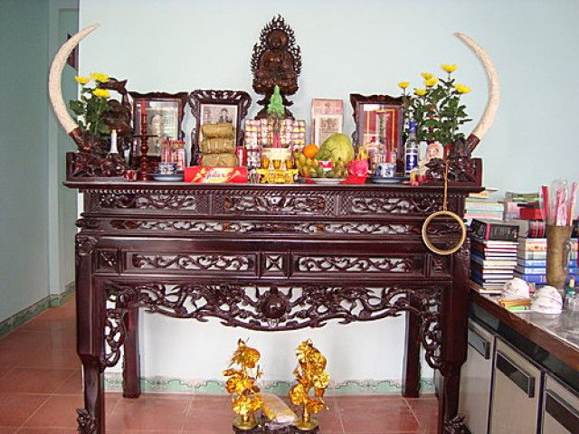 Bố trí bàn thờ trong nhà ống hợp phong thủy nhất
