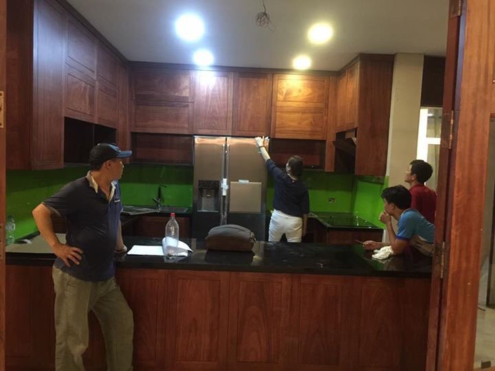 Tủ bếp gỗ óc chó đẹp